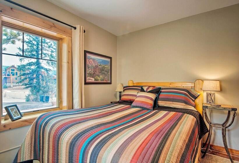 Charming Estes Park Cabin W/ 2 Private Patios!