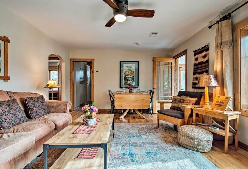 Charming Estes Park Cabin W/ 2 Private Patios!