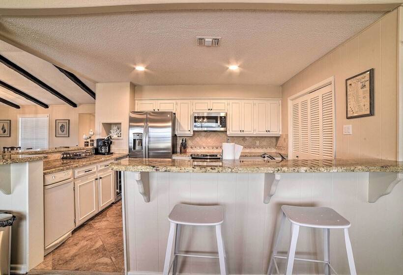 Private Dock: Charming & Spacious Rockport Abode!