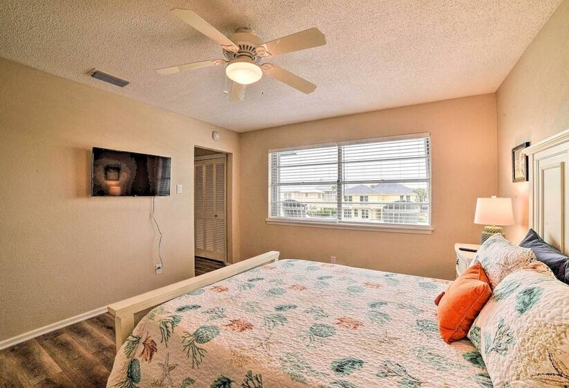 Private Dock: Charming & Spacious Rockport Abode!