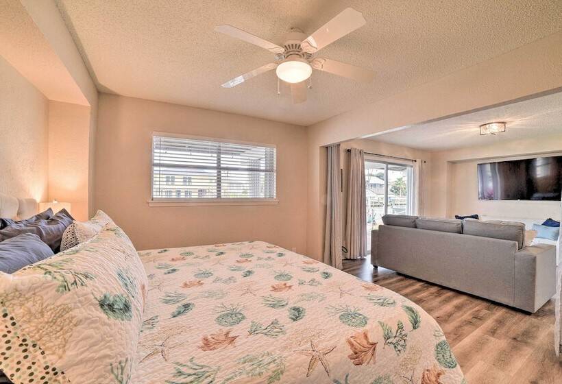 Private Dock: Charming & Spacious Rockport Abode!