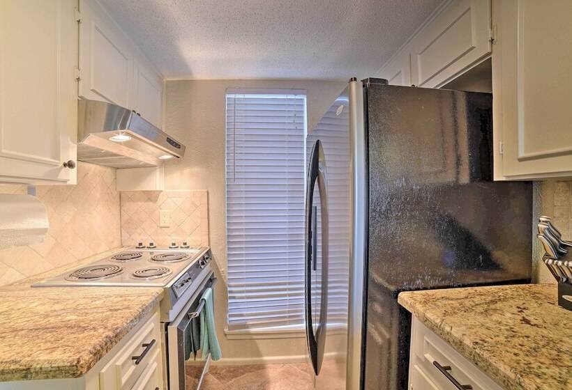 Private Dock: Charming & Spacious Rockport Abode!