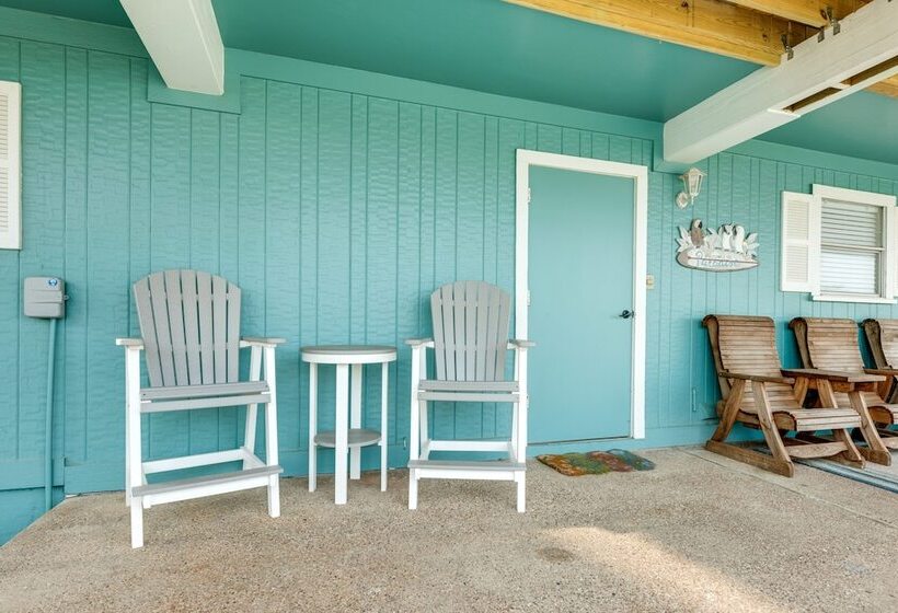 Private Dock: Charming & Spacious Rockport Abode!