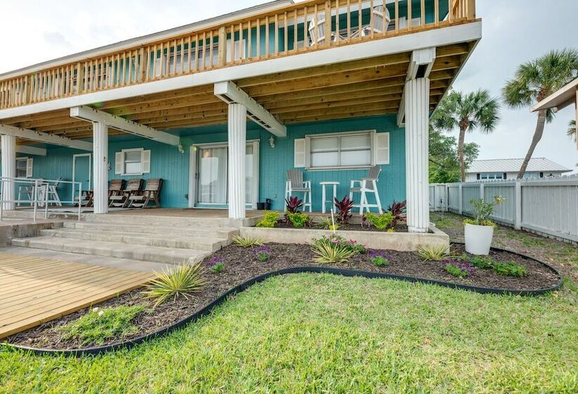 Private Dock: Charming & Spacious Rockport Abode!