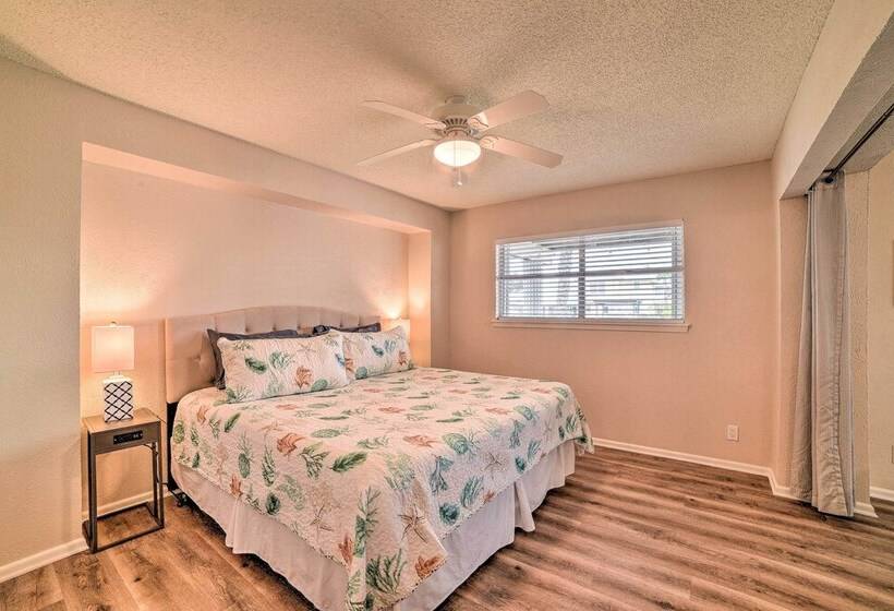 Private Dock: Charming & Spacious Rockport Abode!