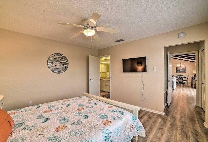 Private Dock: Charming & Spacious Rockport Abode!