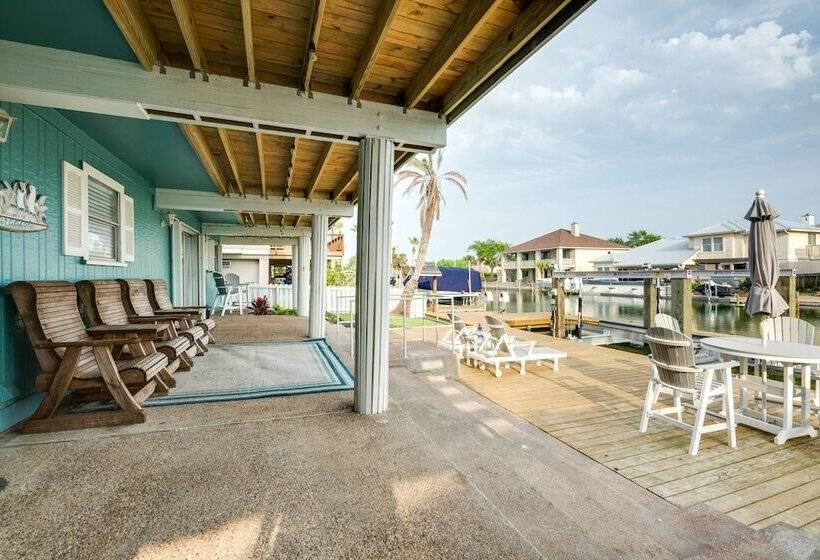 Private Dock: Charming & Spacious Rockport Abode!