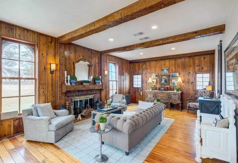 Classic Brookfield Home ~ 14 Mi To Milwaukee!