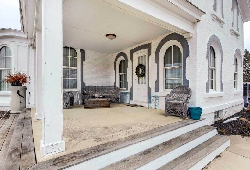 Classic Brookfield Home ~ 14 Mi To Milwaukee!