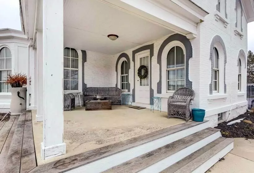 Classic Brookfield Home ~ 14 Mi To Milwaukee!