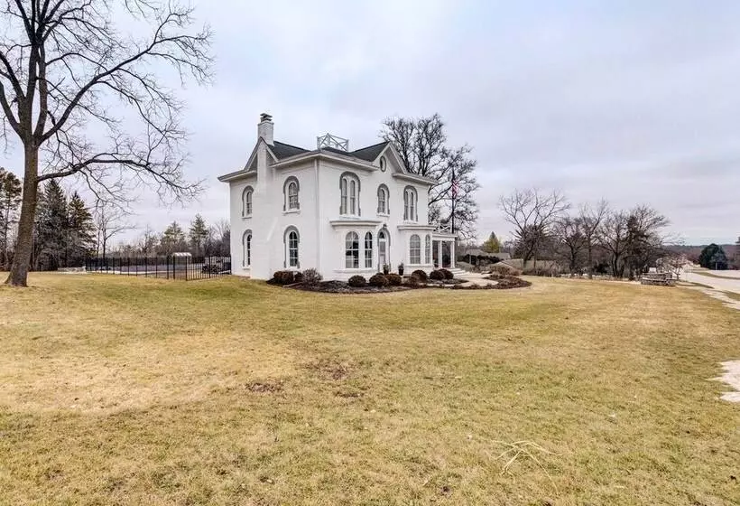 Classic Brookfield Home ~ 14 Mi To Milwaukee!