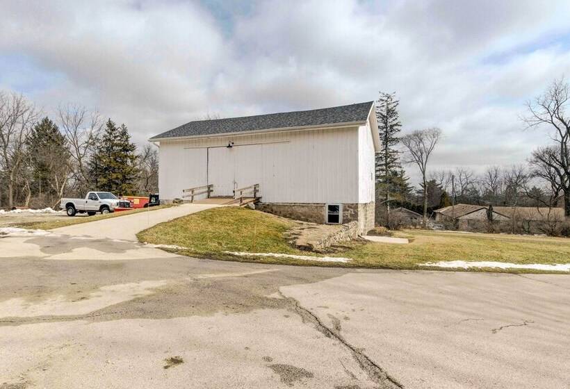 Classic Brookfield Home ~ 14 Mi To Milwaukee!