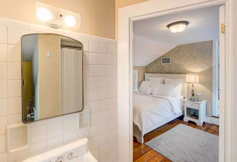 Classic Brookfield Home ~ 14 Mi To Milwaukee!