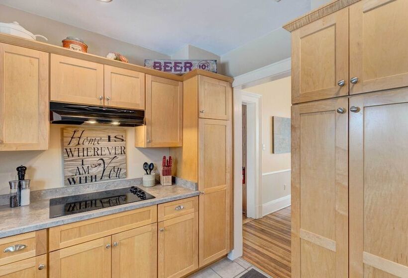 Classic Brookfield Home ~ 14 Mi To Milwaukee!