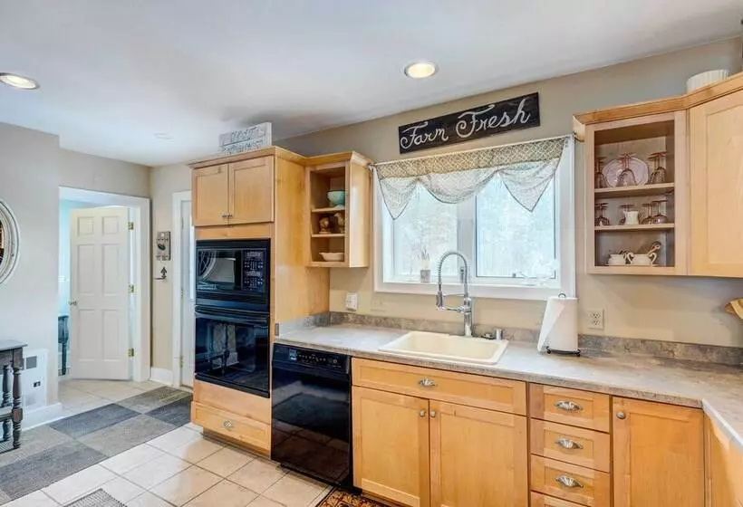 Classic Brookfield Home ~ 14 Mi To Milwaukee!