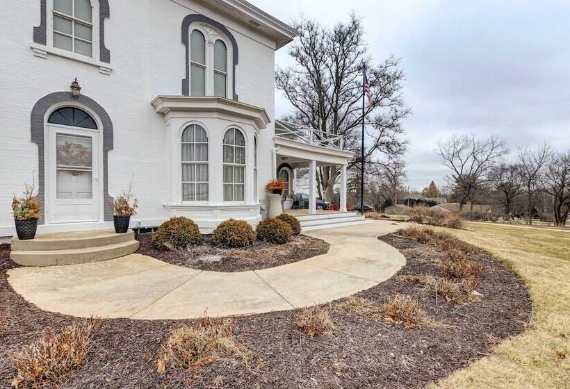 Classic Brookfield Home ~ 14 Mi To Milwaukee!