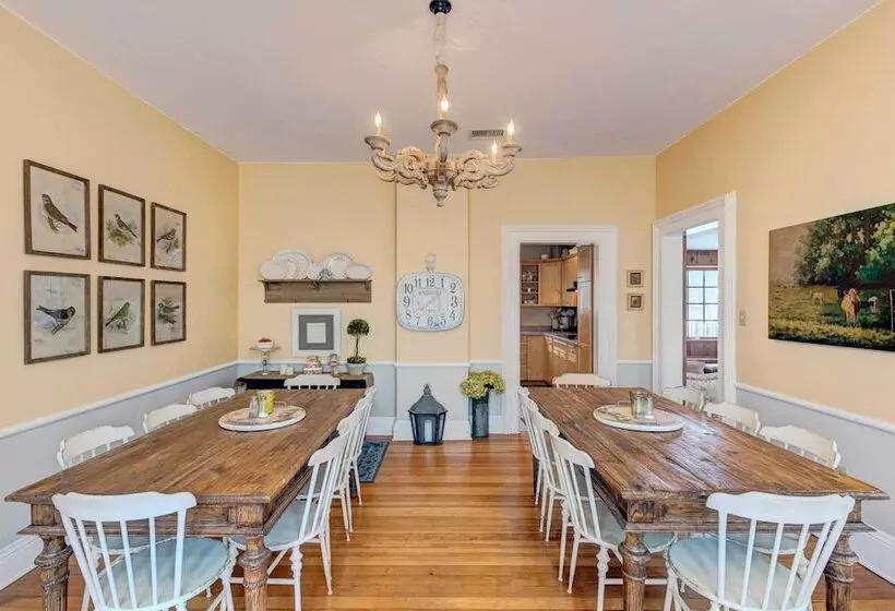 Classic Brookfield Home ~ 14 Mi To Milwaukee!