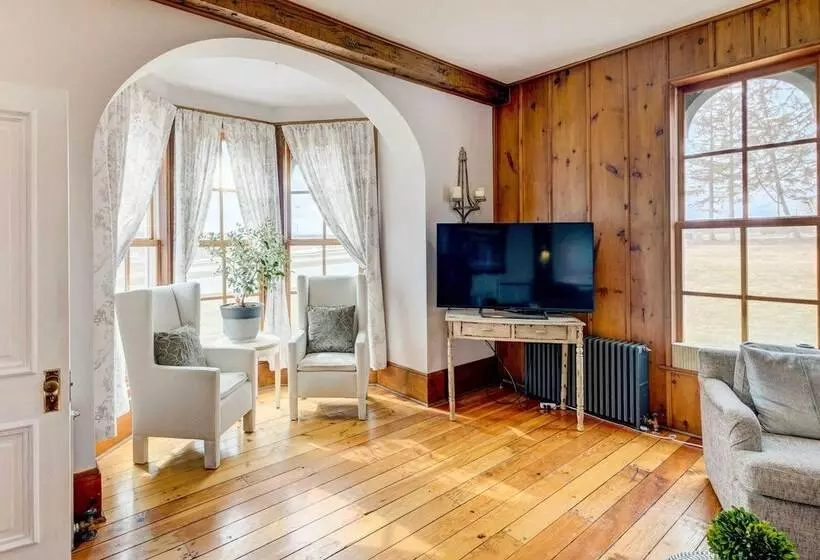 Classic Brookfield Home ~ 14 Mi To Milwaukee!