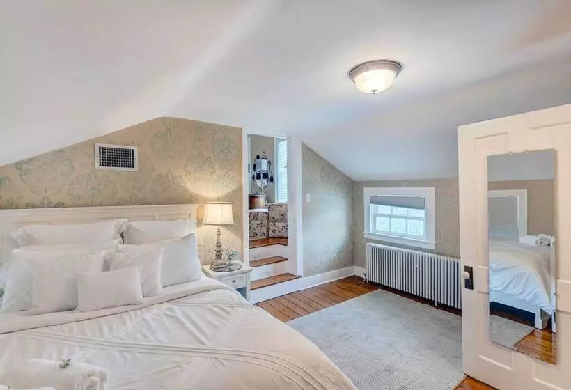 Classic Brookfield Home ~ 14 Mi To Milwaukee!