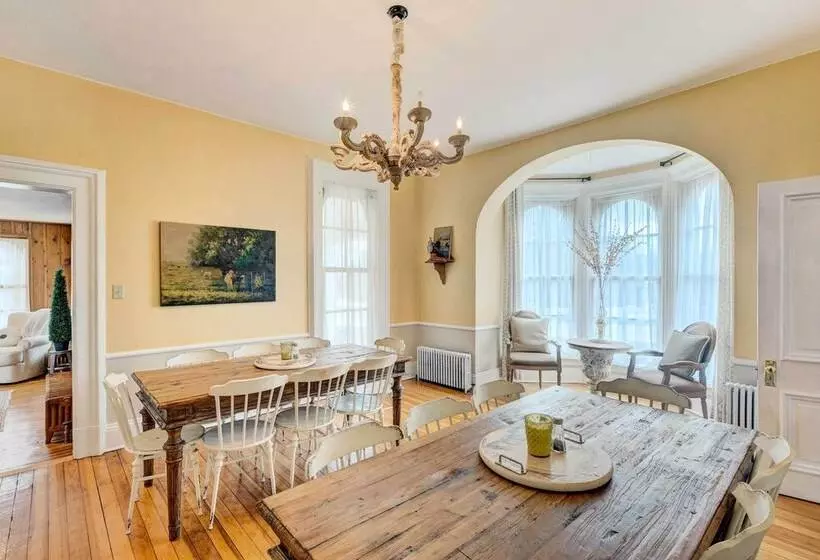 Classic Brookfield Home ~ 14 Mi To Milwaukee!