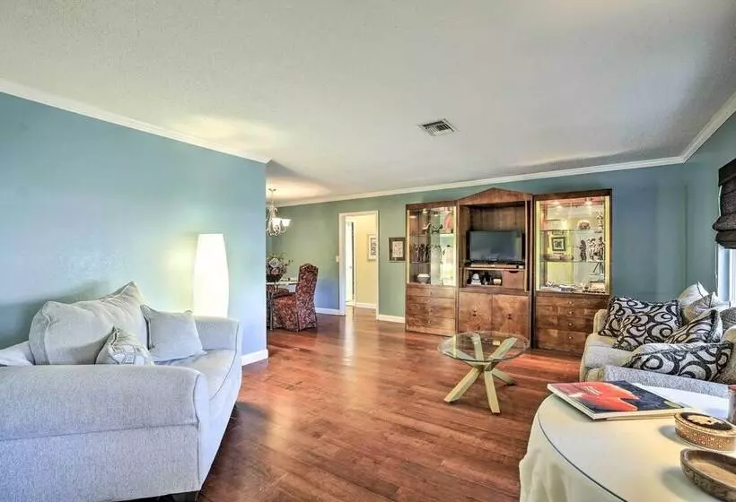 Single Story Home W/ Hot Tub   Pets Welcome!