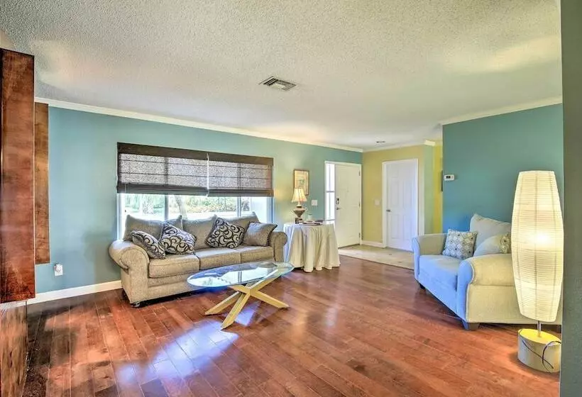 Single Story Home W/ Hot Tub   Pets Welcome!