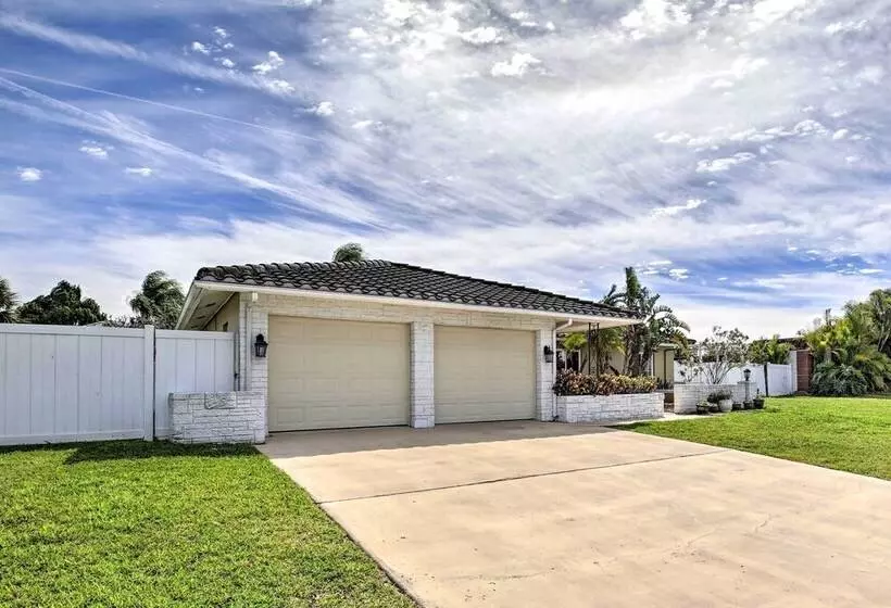 Single Story Home W/ Hot Tub   Pets Welcome!