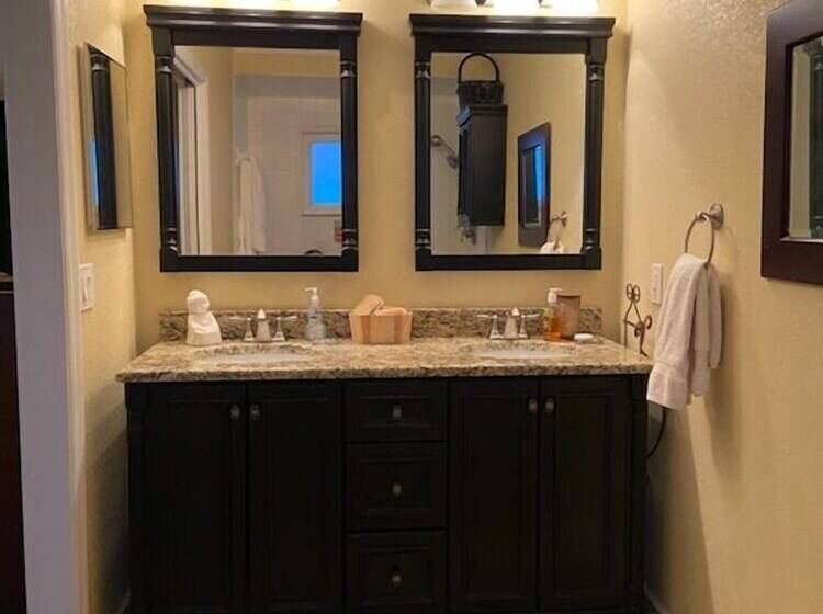 Single Story Home W/ Hot Tub Pets Welcome!