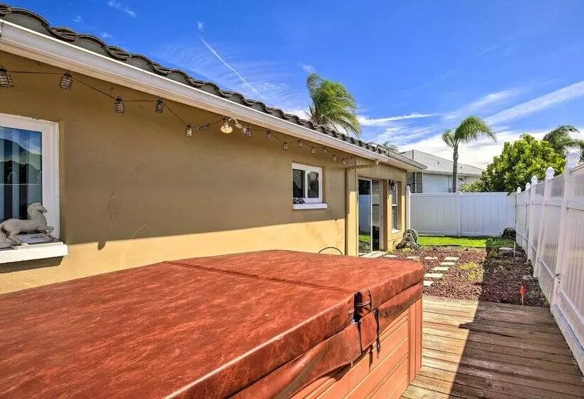 Single Story Home W/ Hot Tub   Pets Welcome!