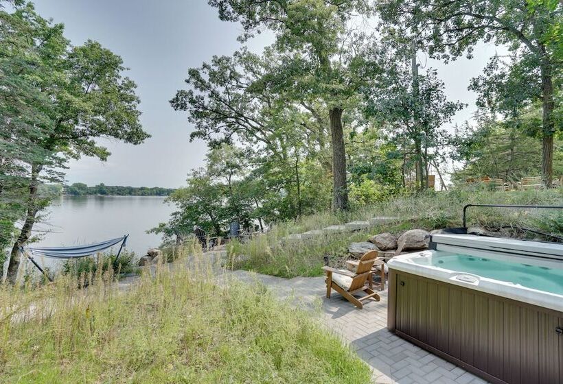 Couples Cabin   Upper Unit With Deck On Eagle Lake