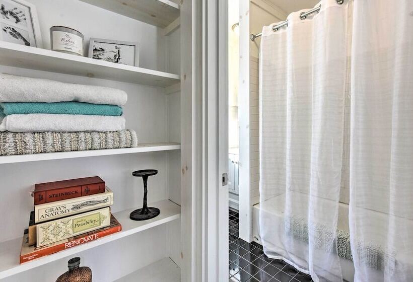 Couples Cabin   Upper Unit With Deck On Eagle Lake