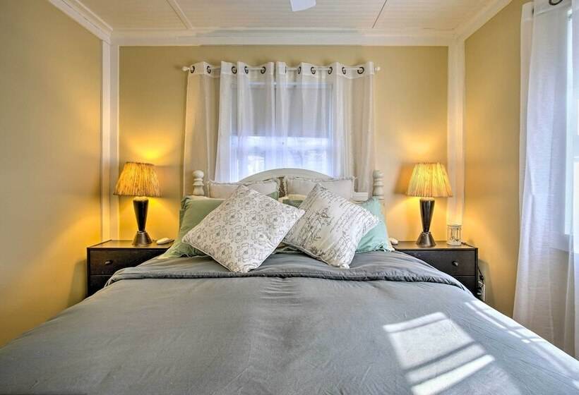 Couples Cabin   Upper Unit With Deck On Eagle Lake