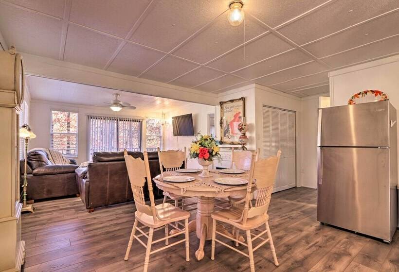 Cozy Cottage: 14 Mi To Smoky Mountain Natl Park!