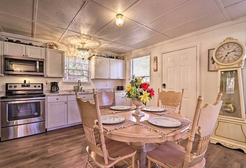 Cozy Cottage: 14 Mi To Smoky Mountain Natl Park!