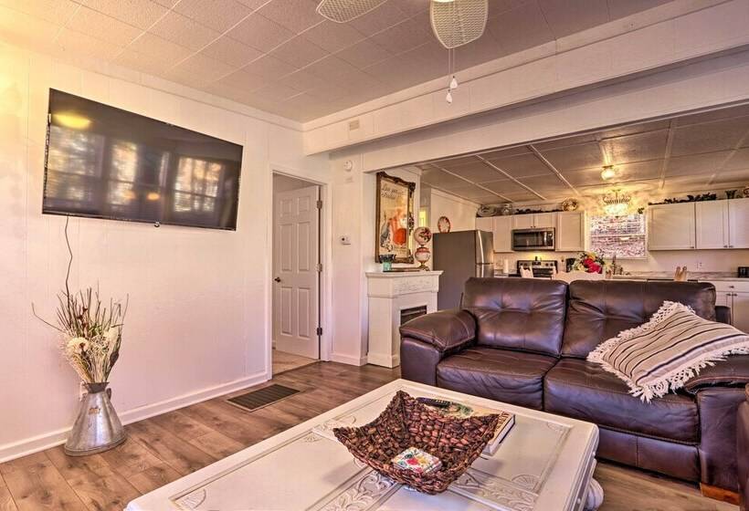 Cozy Cottage: 14 Mi To Smoky Mountain Natl Park!