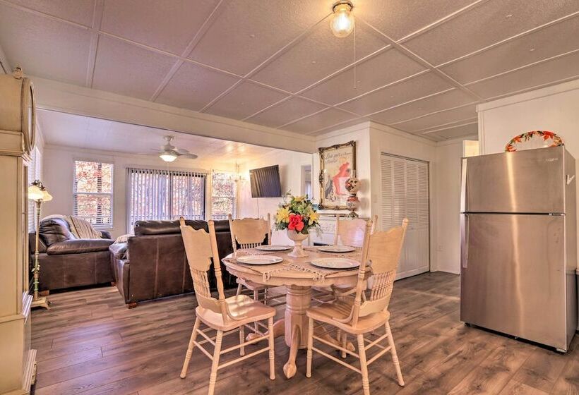 Cozy Cottage: 14 Mi To Smoky Mountain Natl Park!