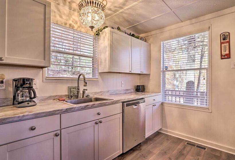 Cozy Cottage: 14 Mi To Smoky Mountain Natl Park!