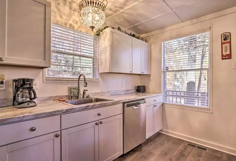 Cozy Cottage: 14 Mi To Smoky Mountain Natl Park!