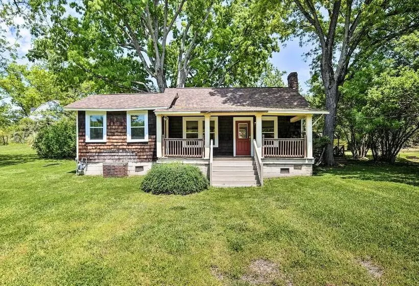 Cozy Cottage: Yard + Deck, Walk To Downtown!