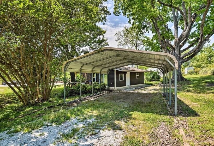 Cozy Cottage: Yard + Deck, Walk To Downtown!