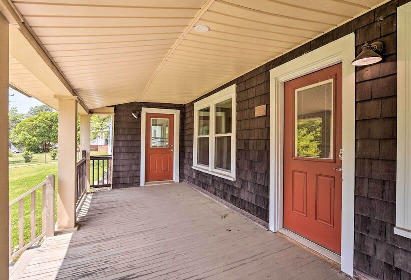 Cozy Cottage: Yard + Deck, Walk To Downtown!
