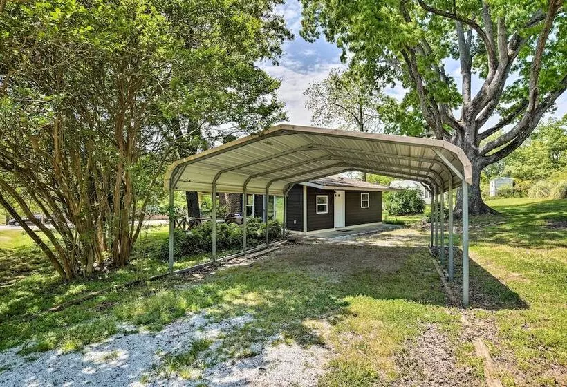 Cozy Cottage: Yard + Deck, Walk To Downtown!