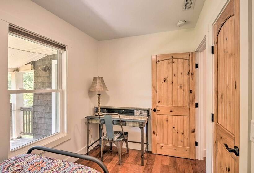 Cozy Cottage: Yard + Deck, Walk To Downtown!