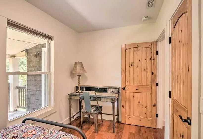 Cozy Cottage: Yard + Deck, Walk To Downtown!