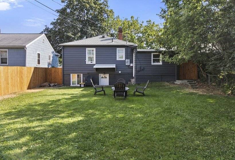 Cozy Montana Retreat W/ Fire Pit & Mountain Views!