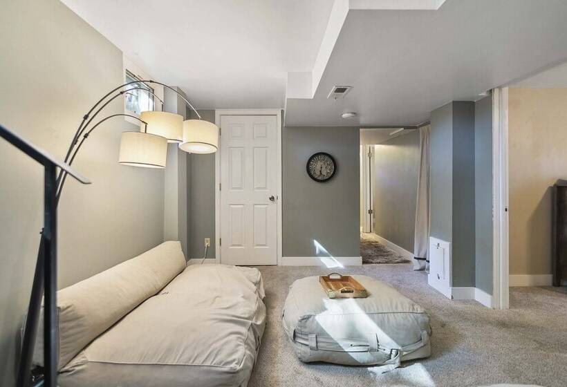 Cozy Montana Retreat W/ Fire Pit & Mountain Views!