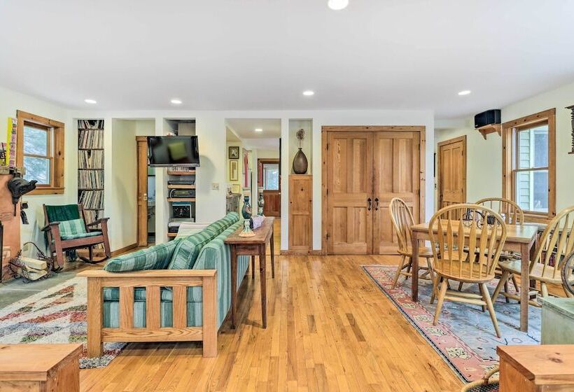 Cozy Monterey Home W/ Porch: Walk To Lake Garfield