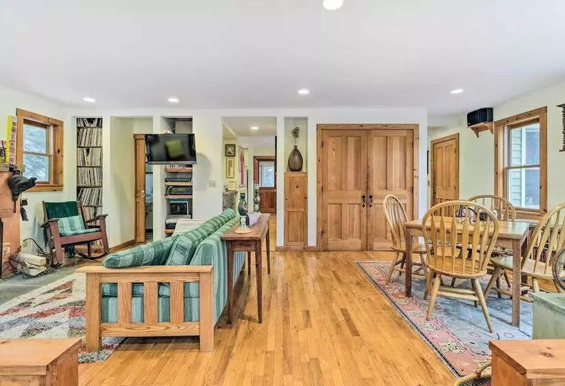 Cozy Monterey Home W/ Porch: Walk To Lake Garfield