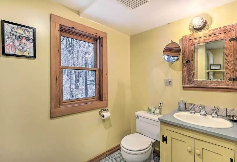 Cozy Monterey Home W/ Porch: Walk To Lake Garfield