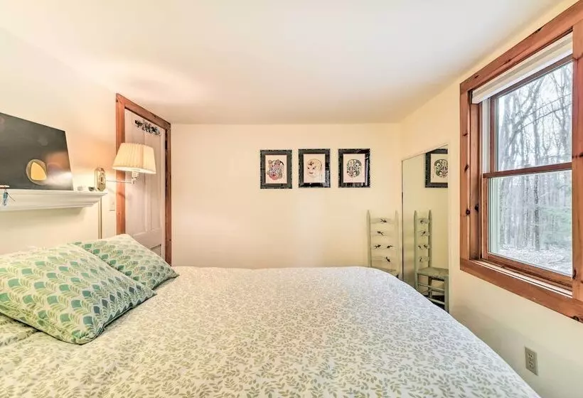 Cozy Monterey Home W/ Porch: Walk To Lake Garfield